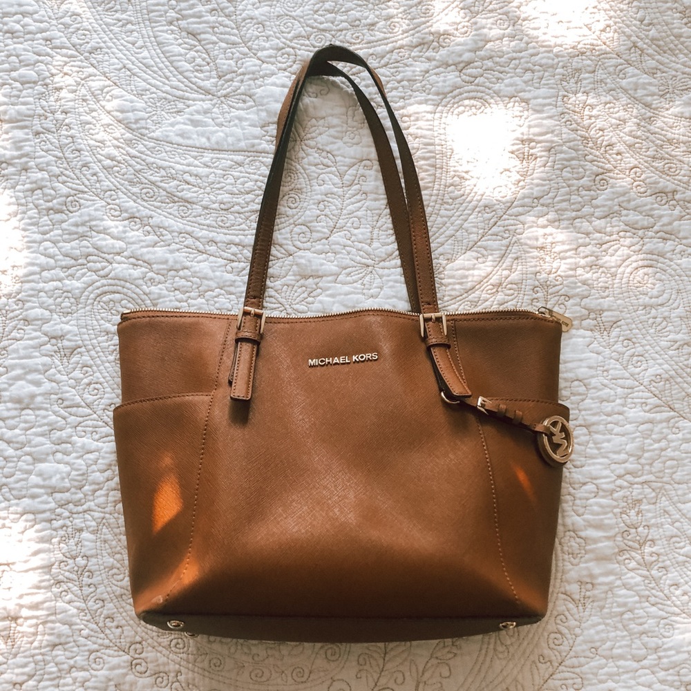 Michael Kors Jet Set Lg Saffiano Leather Zip Tote - Picture 2 of 16